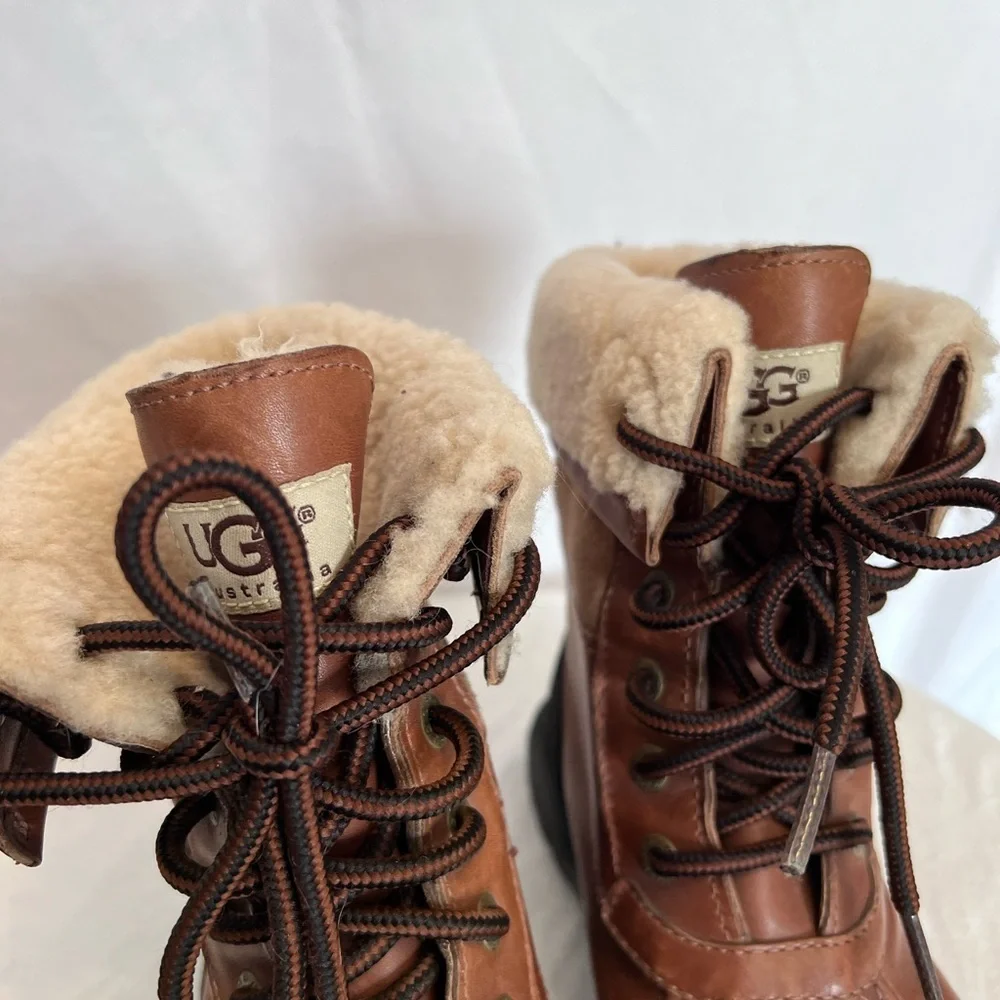 UGG Youth Butte II Worchester Tan and Black Leather Boots with Cream Lining